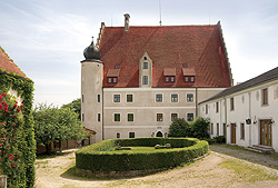 Schloss Eggersberg - Westfassade